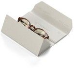 Satechi FindAll -lasikotelo Find My -seurantalaitteella
